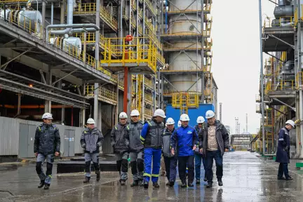 KMG CEO Controlling the Atyrau Refinery Maintenance Progress